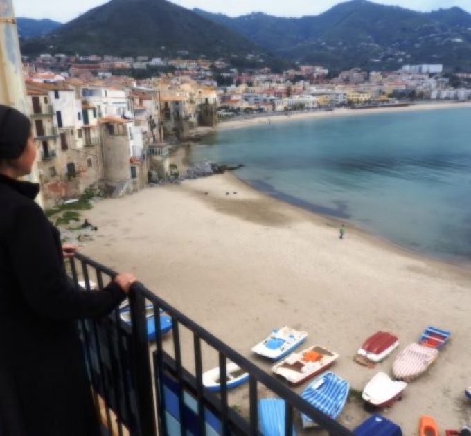 La Madre Superiora del Convento sulla spiaggia di Cefalù